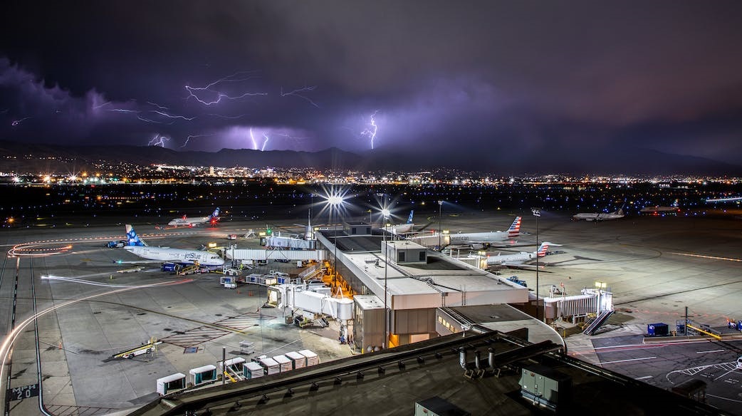 Aeroporti i Frankfurtit anulon dhjetera fluturime per shkak te permbytjeve